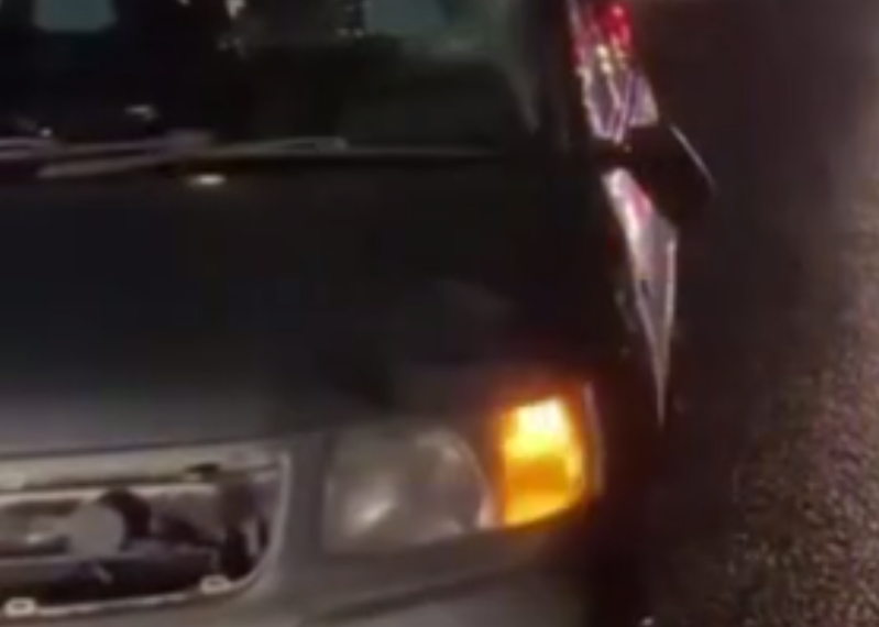 Una mujer en plena noche.