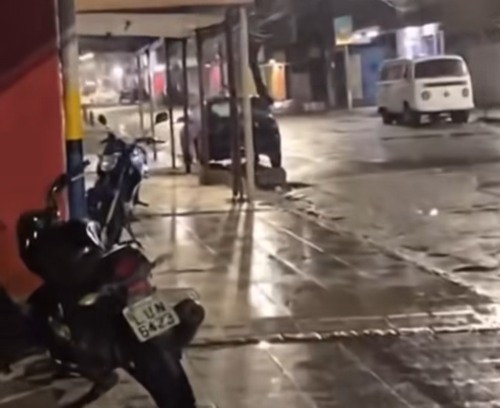 Lo agarraron robando en el barrio.