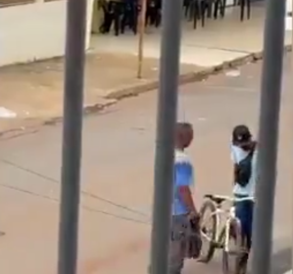 Se puso a provocar y terminó mal.