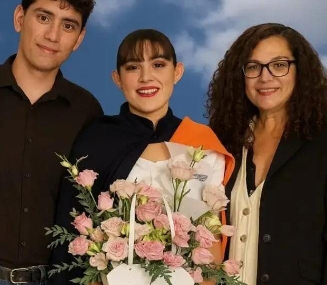 Paloma González Silva y sus dos hijos, Ian Emilio y Megan Montiel González.