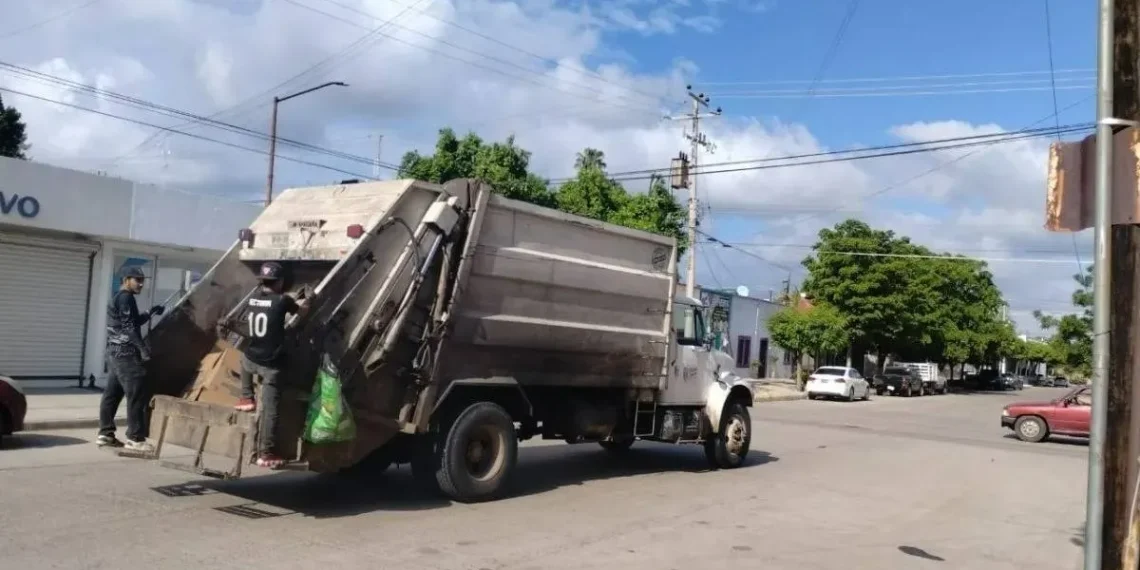 En un camión de basura