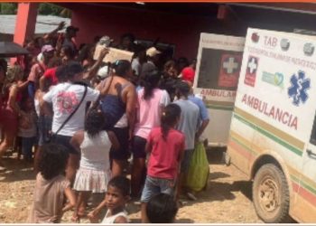 Una madre y sus tres hijos