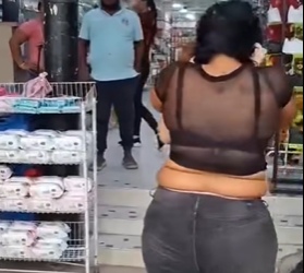 Dos mujeres en plena vía