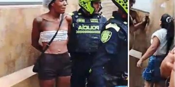 Una mujer entre cara y cuello