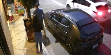 Una pareja a una mujer