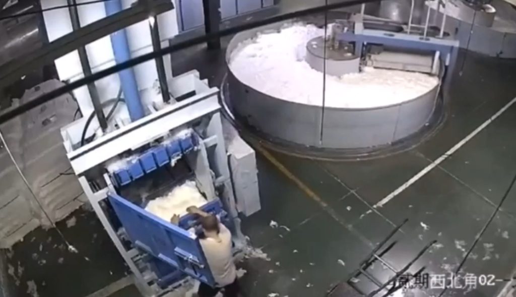 Máquina de algodón en fábrica textil