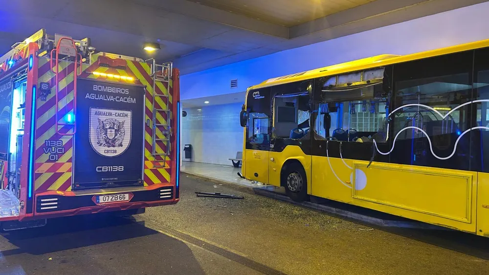 Conductor de Carris Metropolitana: qué se sabe tras el accidente en la terminal de Agualva-Cacém